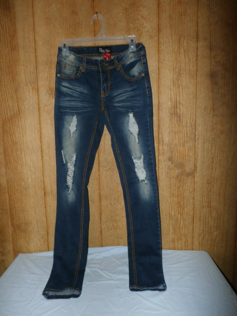 EIGHTY EIGHT Perfect Jeans Junior’s/Women’s Denim Jeans Distressed Stretch Sz 3